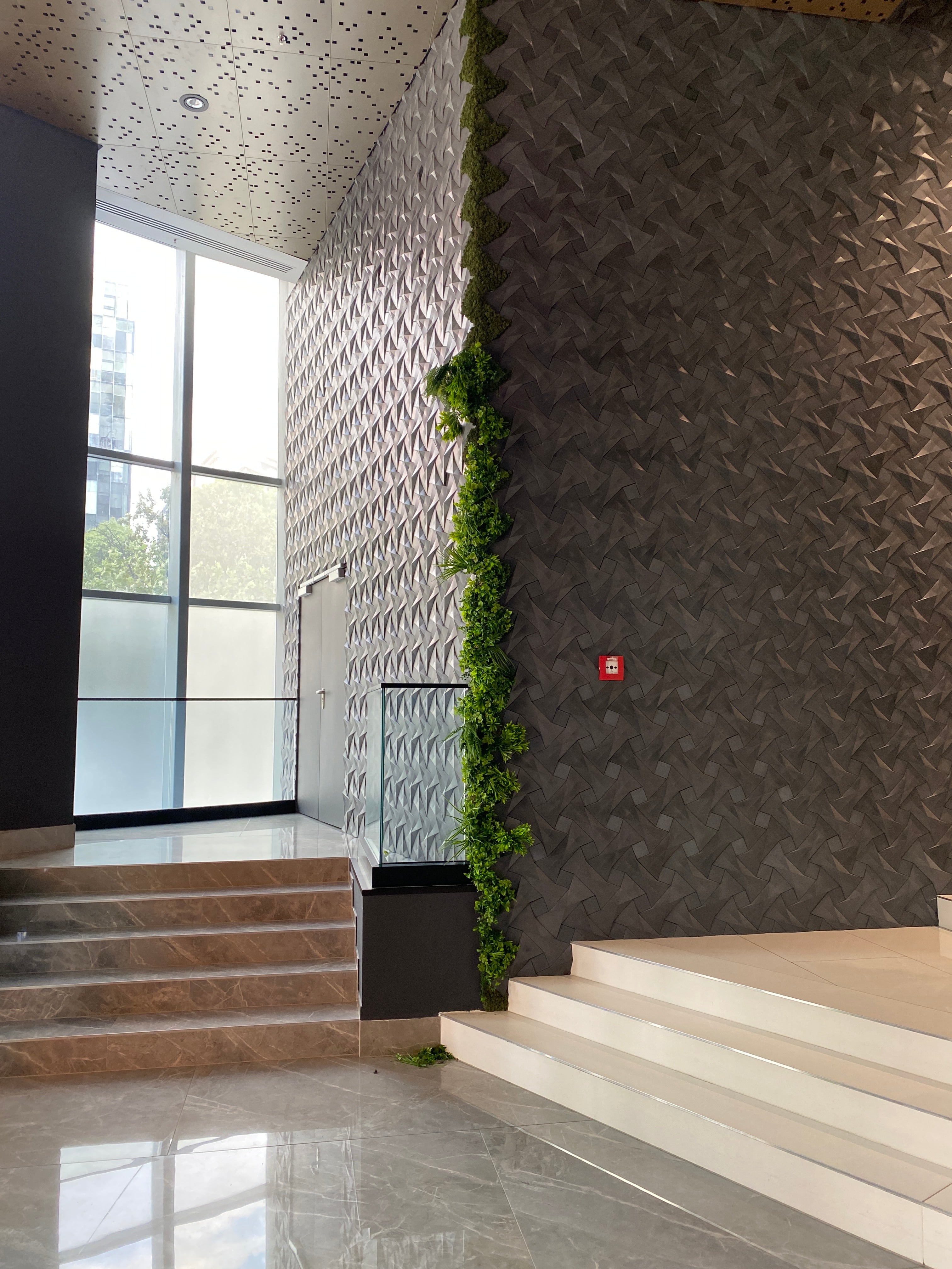 Perete verde artificial coloană verticală – Design modern cu plante sintetice