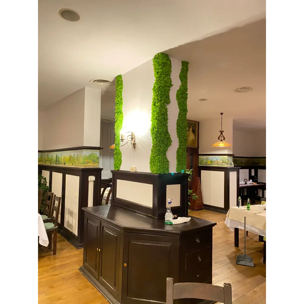 Decor organic cu licheni – Restaurant Hotel International București