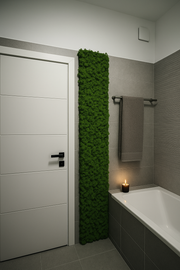 Fâșie decorativă verticală din licheni stabilizați naturali, montată într-o baie modernă