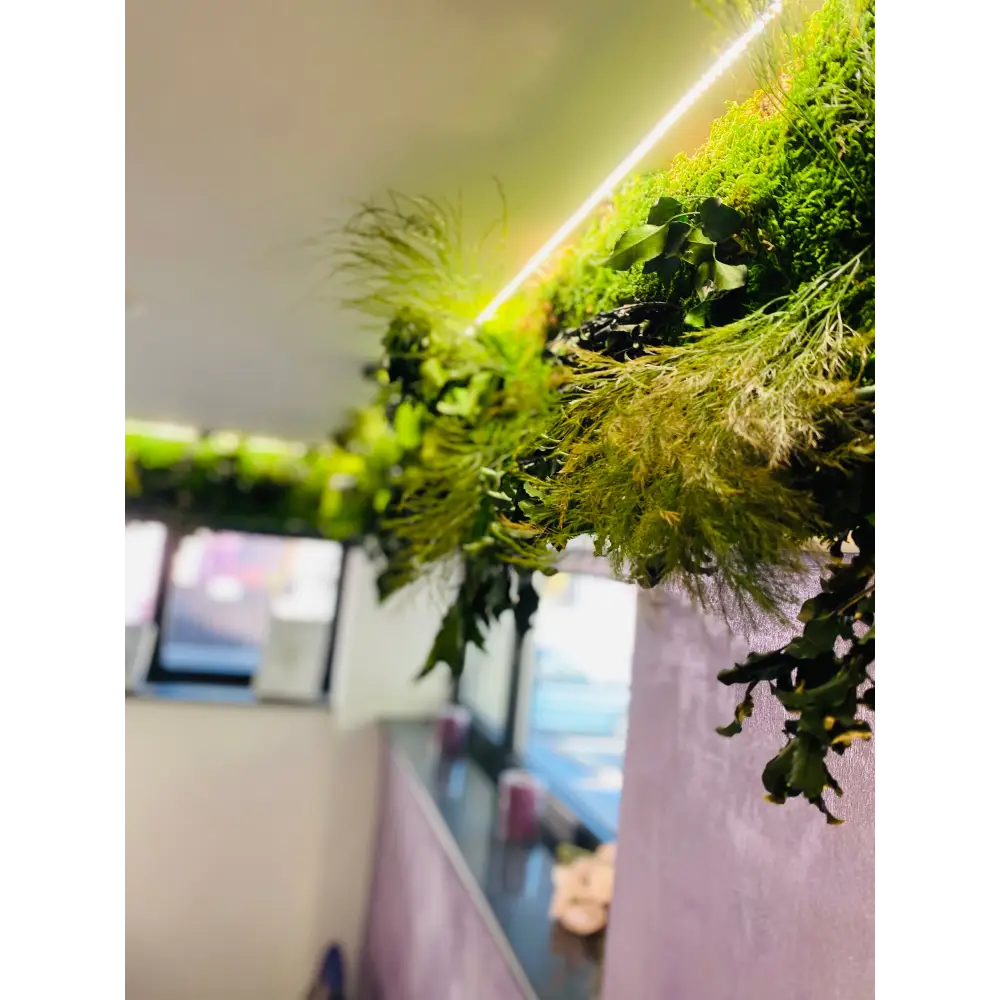 Grindă decorativă cu muschi si plante stabilizate – iluminare LED