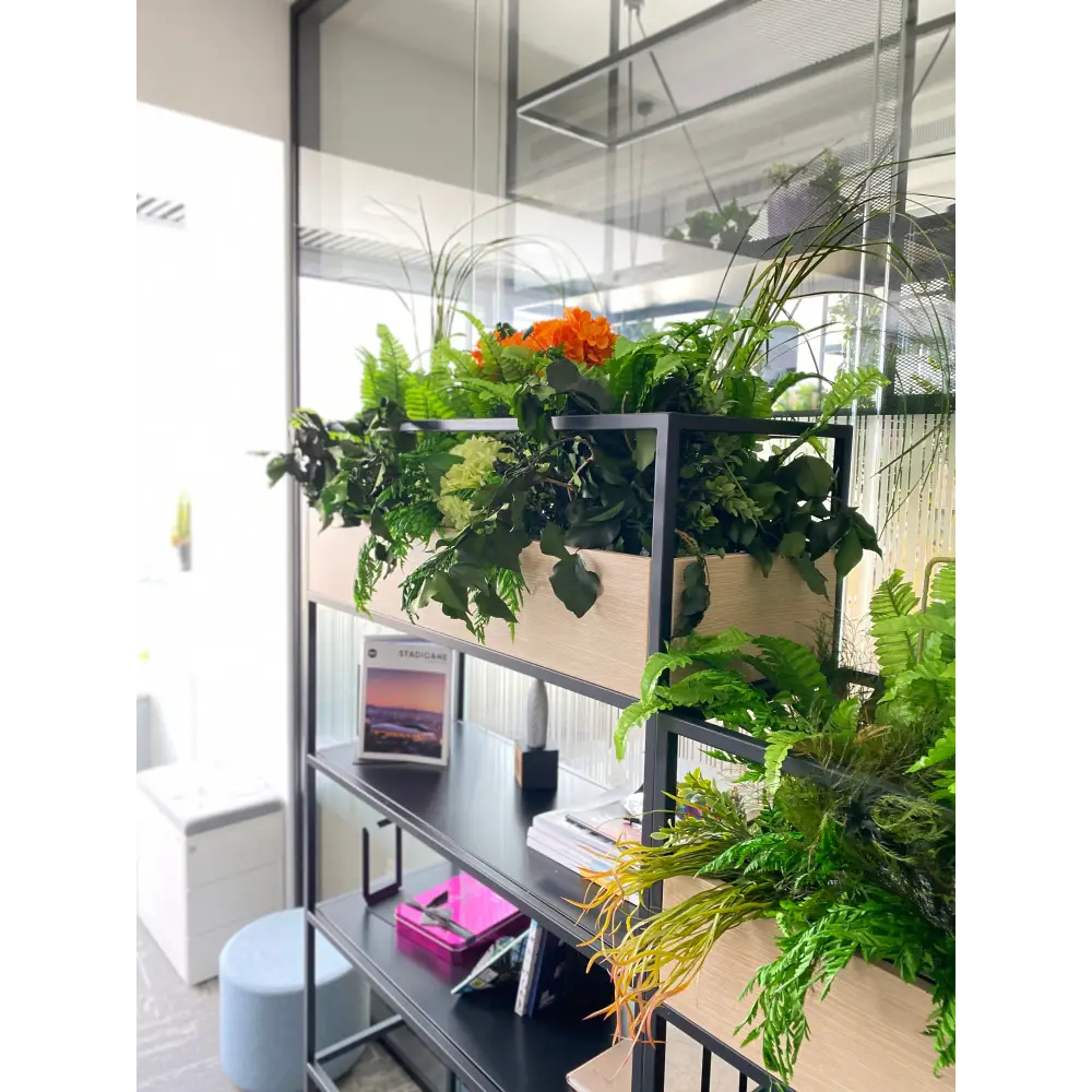 Jardiniere cu plante artificiale – Verde natural fără întreținere
