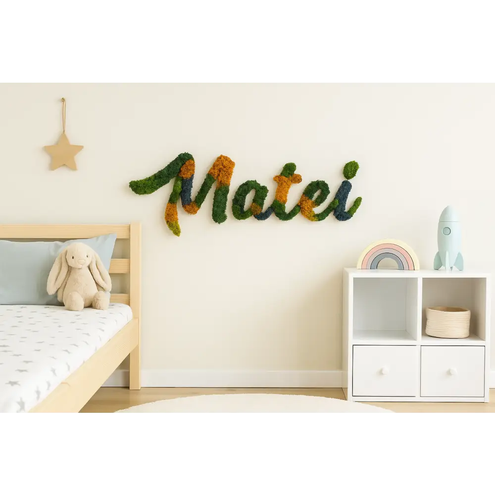  Nume decorativ Matei din licheni colorați stabilizați montat pe perete 2