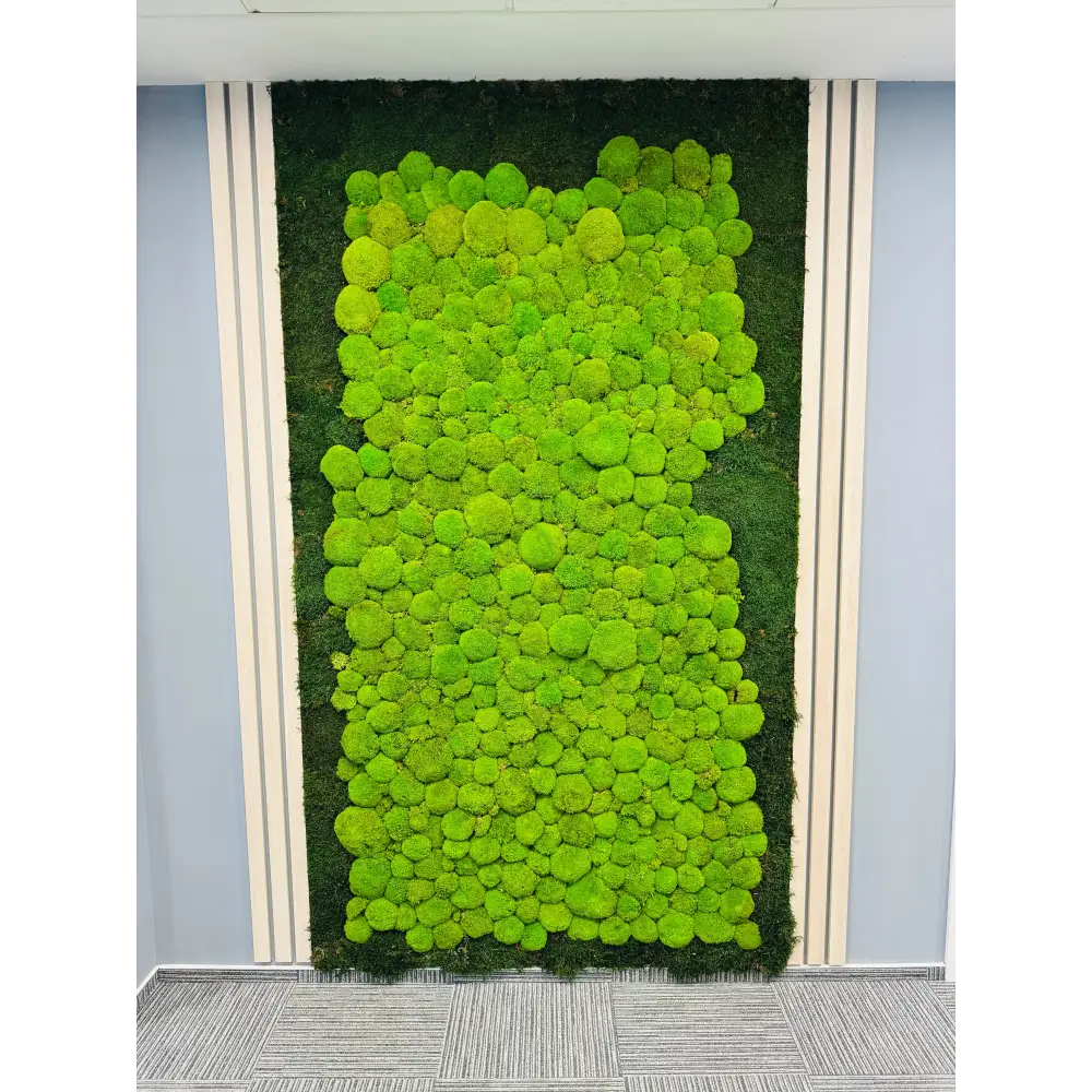 Panou decorativ cu mușchi bombat și riflaje din lemn – perete verde personalizat