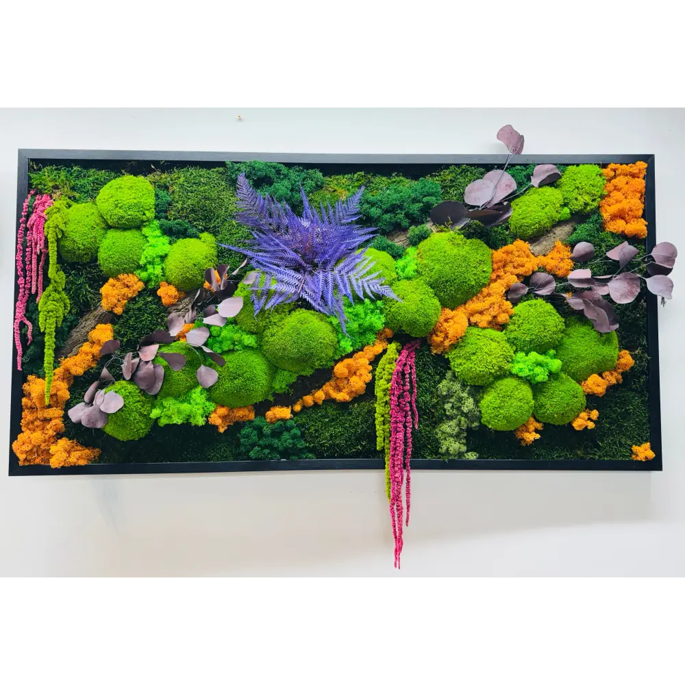 Decor perete din licheni și plante stabilizate, design premium 120×60 cm, realizat manual în ramă neagră.